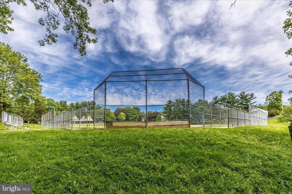 Image 59 of property listing at 20516 HIGHLAND HALL DR, Gaithersburg, MD 20886