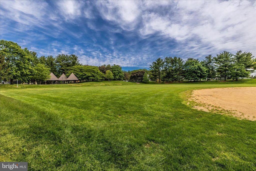 Image 60 of property listing at 20516 HIGHLAND HALL DR, Gaithersburg, MD 20886