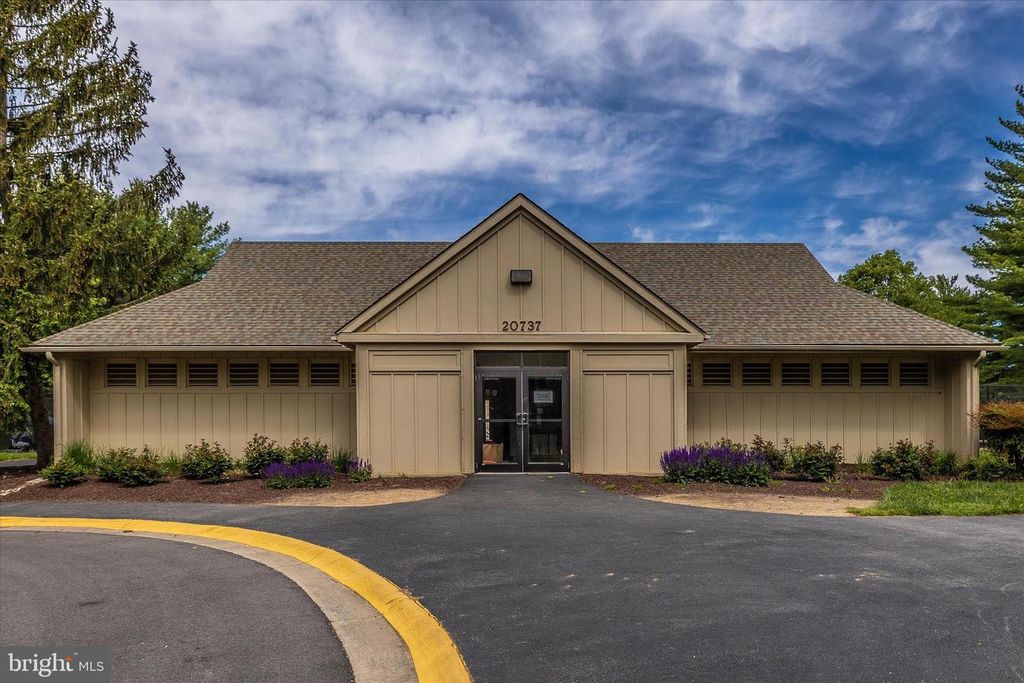 Image 61 of property listing at 20516 HIGHLAND HALL DR, Gaithersburg, MD 20886