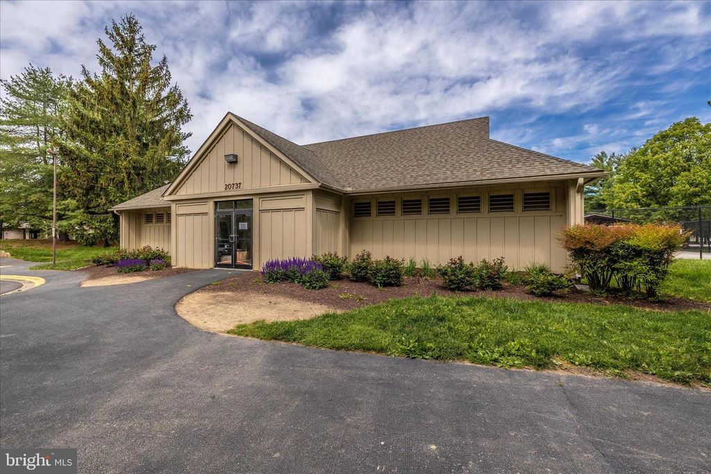 Image 62 of property listing at 20516 HIGHLAND HALL DR, Gaithersburg, MD 20886