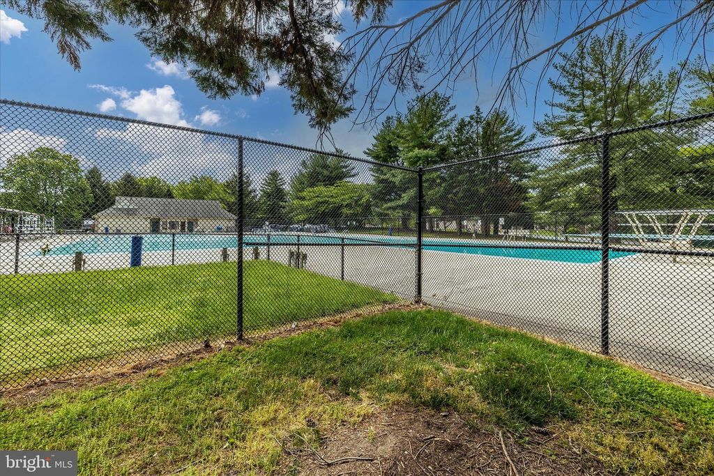 Image 63 of property listing at 20516 HIGHLAND HALL DR, Gaithersburg, MD 20886