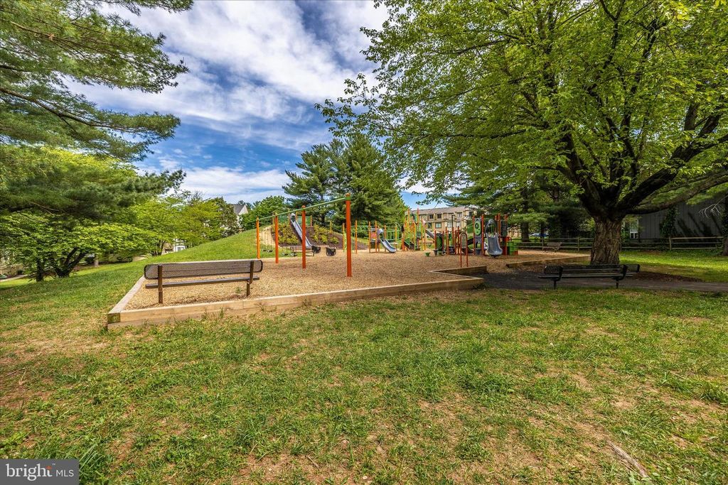 Image 64 of property listing at 20516 HIGHLAND HALL DR, Gaithersburg, MD 20886