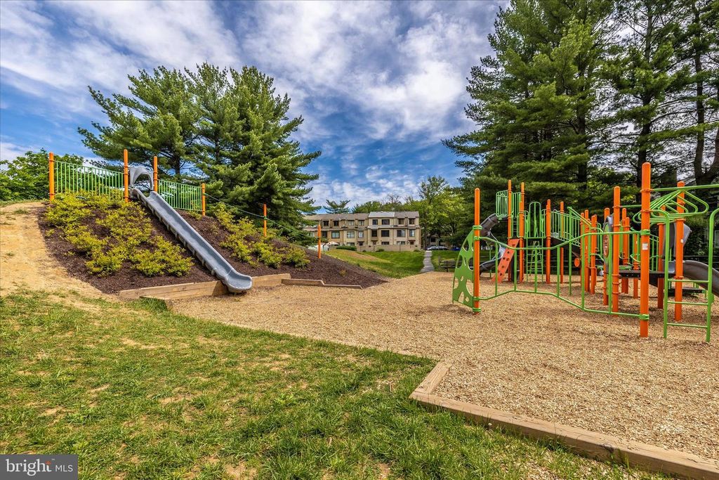 Image 65 of property listing at 20516 HIGHLAND HALL DR, Gaithersburg, MD 20886