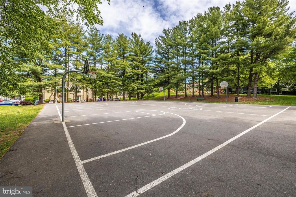 Image 66 of property listing at 20516 HIGHLAND HALL DR, Gaithersburg, MD 20886