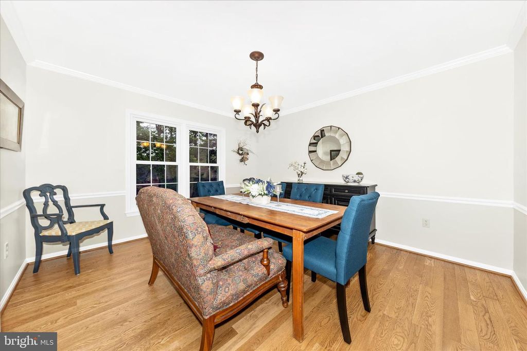 Image 8 of property listing at 20516 HIGHLAND HALL DR, Gaithersburg, MD 20886