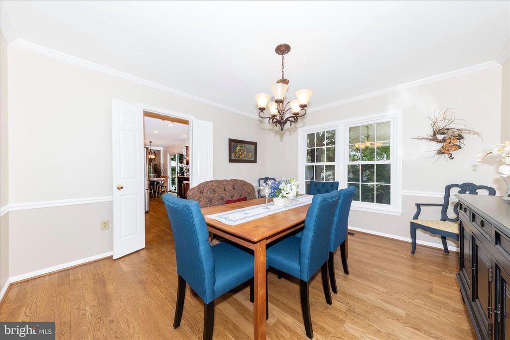 Image 9 of property listing at 20516 HIGHLAND HALL DR, Gaithersburg, MD 20886