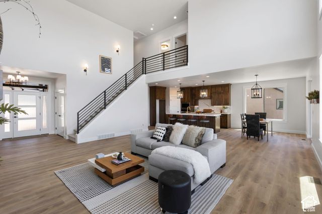 619 E MOUNTAIN RD., North Ogden, UT 84414