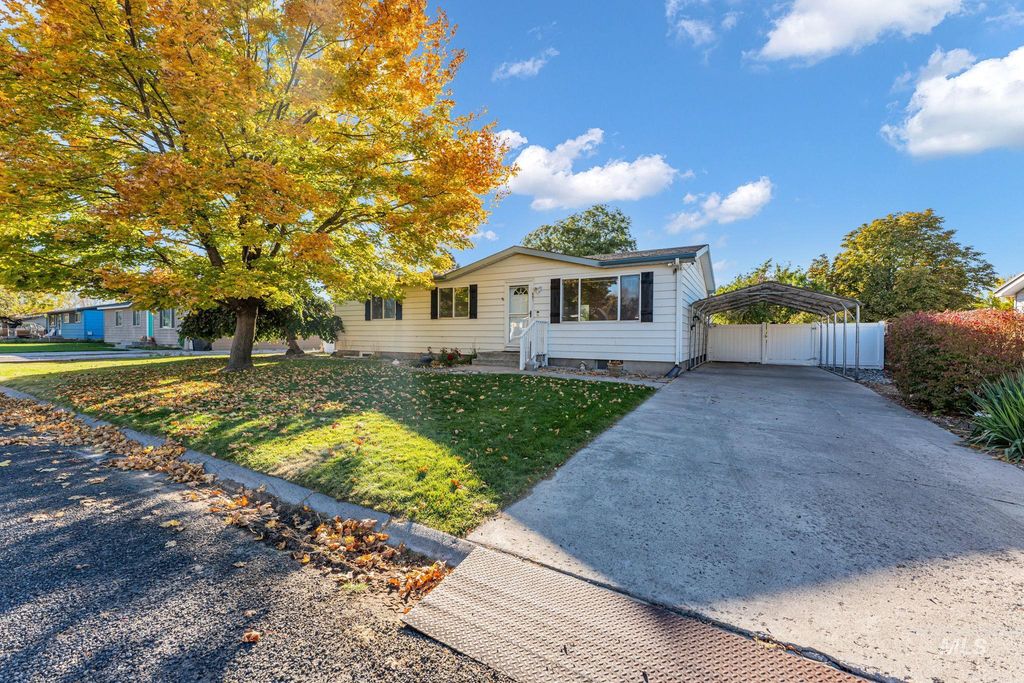 651 Calico, Hansen, ID 83334 photo 2