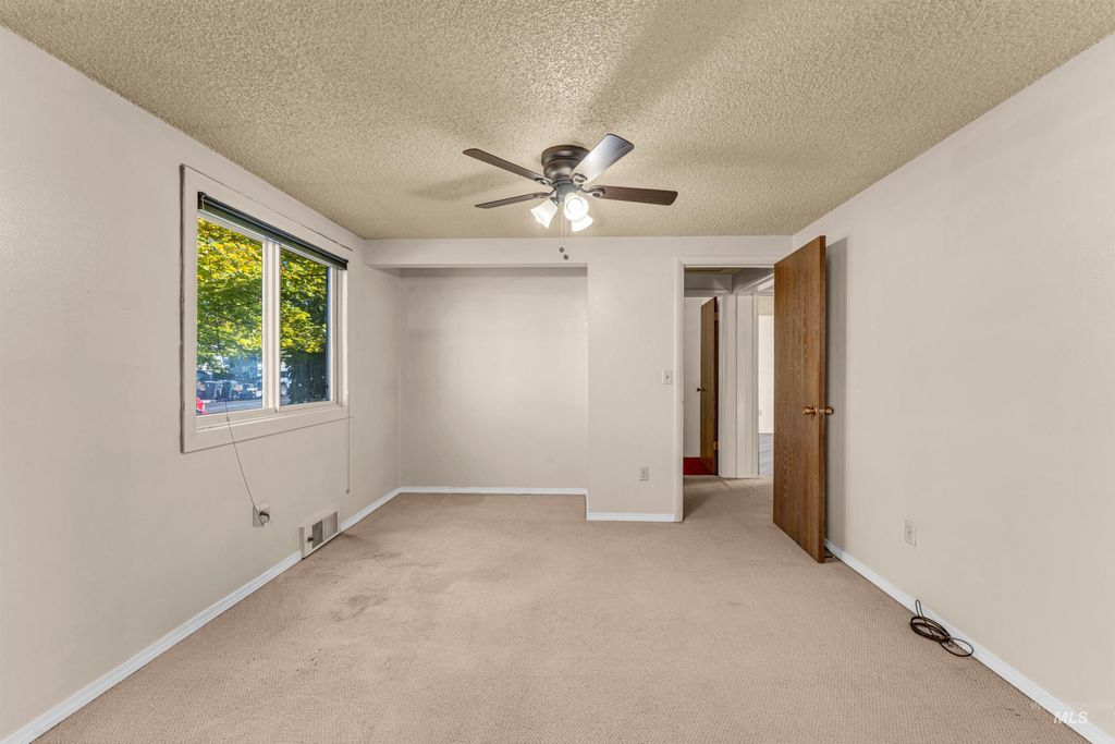 651 Calico, Hansen, ID 83334 photo 4