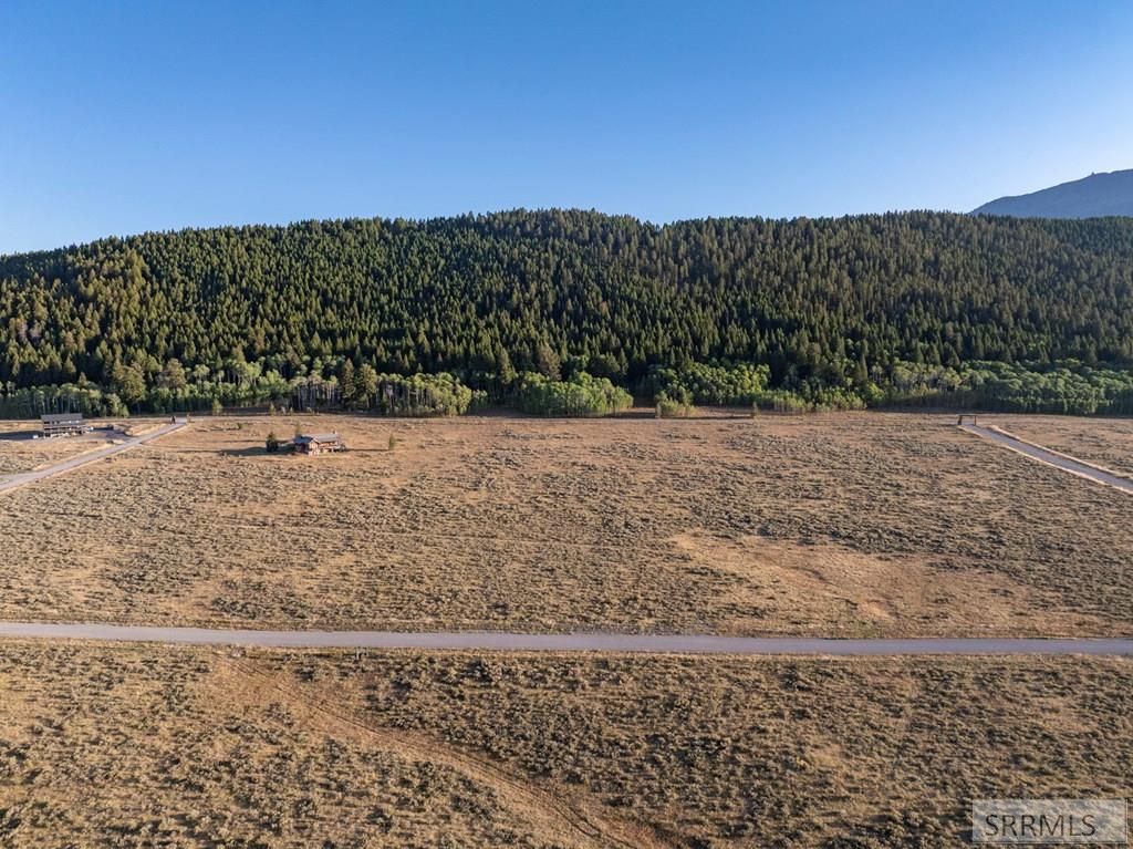 Image 17 of property listing at 3705 Fisher Pointe Drive, Island Park, ID 83429