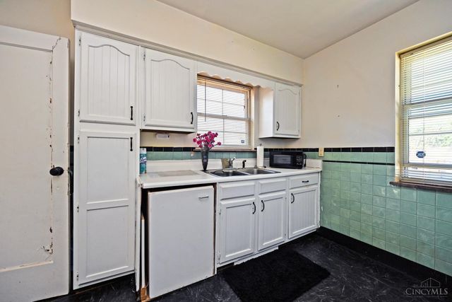 4027 Smith Road, Cheviot, OH 45211