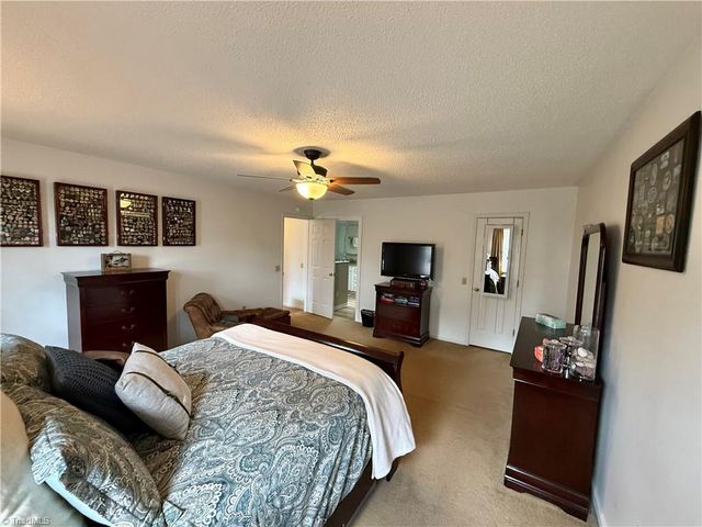 2173 Hawthorne Lane, Wilkesboro, NC 28697