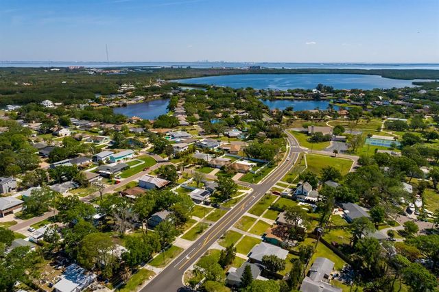 311 83RD AVENUE NE, St Petersburg, FL 33702