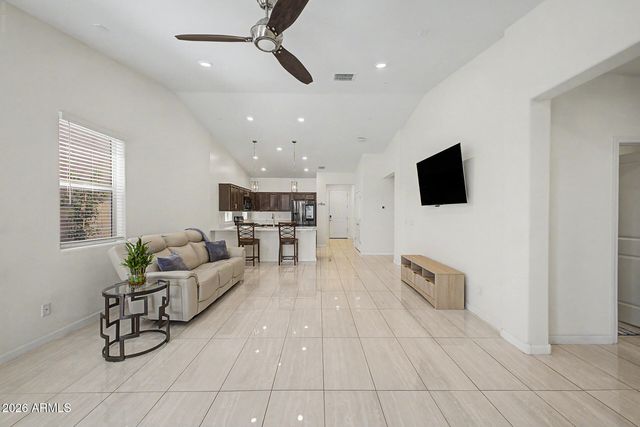 3414 W T RYAN Lane, Phoenix, AZ 85041