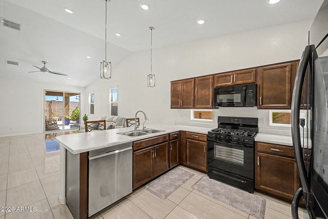 3414 W T RYAN Lane, Phoenix, AZ 85041