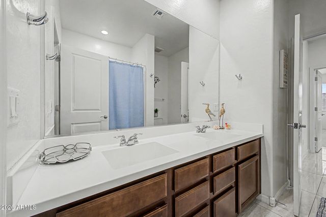 3414 W T RYAN Lane, Phoenix, AZ 85041