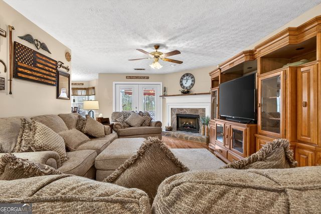 620 N Oakland Circle, Mcdonough, GA 30253