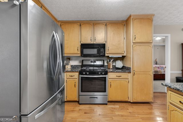 620 N Oakland Circle, Mcdonough, GA 30253