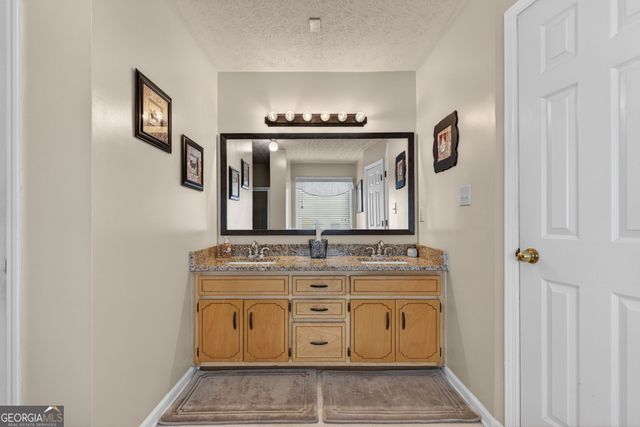 620 N Oakland Circle, Mcdonough, GA 30253