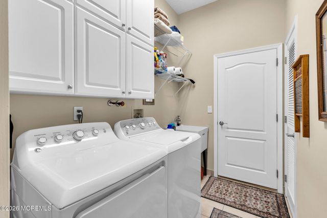 35 Quicksilver Court, Lakewood, NJ 08701