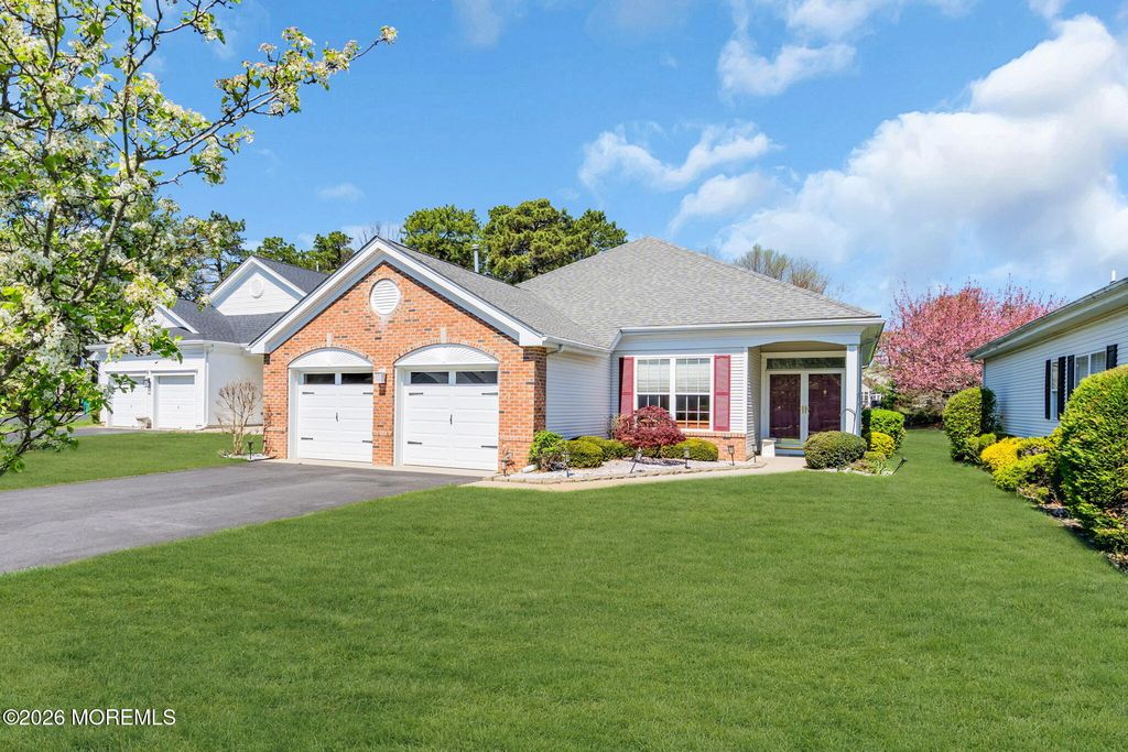 35 Quicksilver Court, Lakewood, NJ 08701