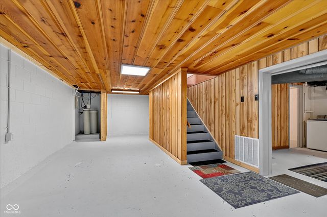 289 W County Line, Greenwood, IN 46142