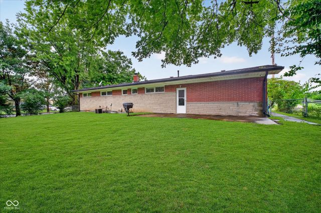 289 W County Line, Greenwood, IN 46142
