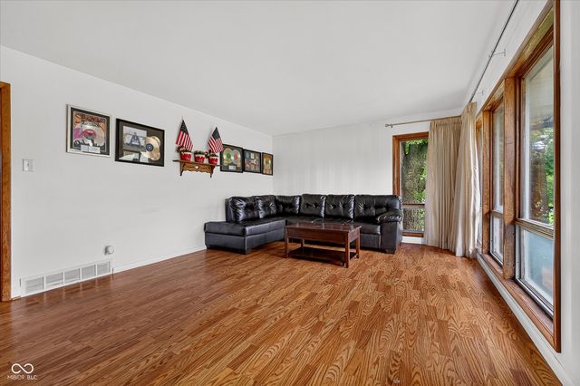 289 W County Line, Greenwood, IN 46142