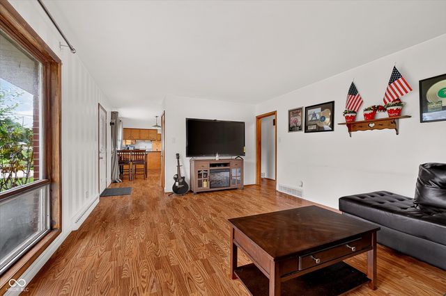 289 W County Line, Greenwood, IN 46142