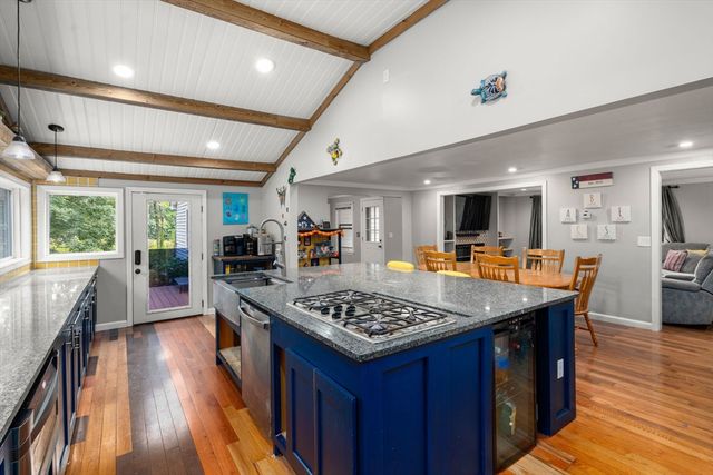 244 Mendon St, Blackstone, MA 01504