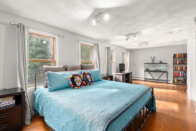 244 Mendon St, Blackstone, MA 01504