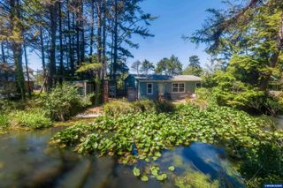 1232 SE 2nd Ct, Lincoln City, OR 97367