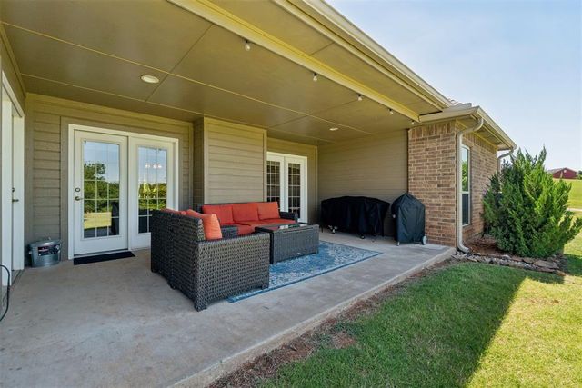 1609 Willow Road, Blanchard, OK 73010