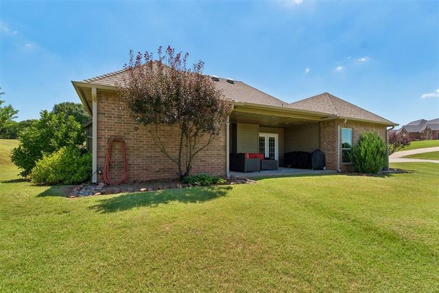 1609 Willow Road, Blanchard, OK 73010