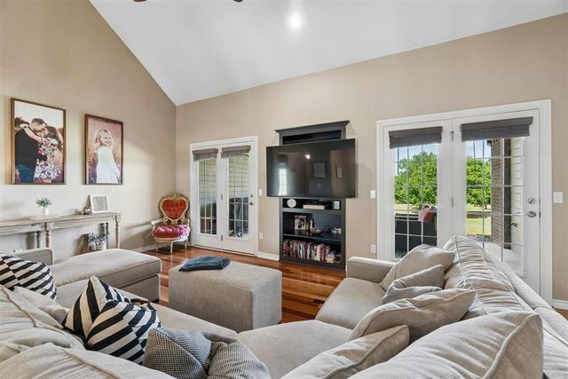 1609 Willow Road, Blanchard, OK 73010