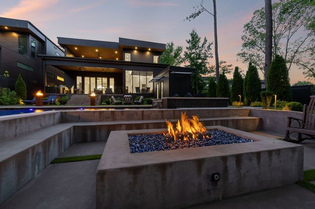 3916 Harding Pl, Nashville, TN 37215