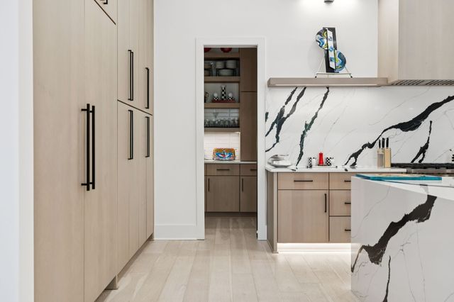 3916 Harding Pl, Nashville, TN 37215