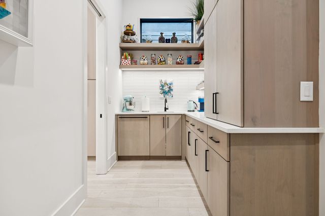 3916 Harding Pl, Nashville, TN 37215