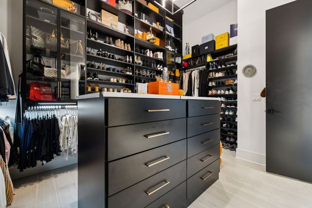 3916 Harding Pl, Nashville, TN 37215