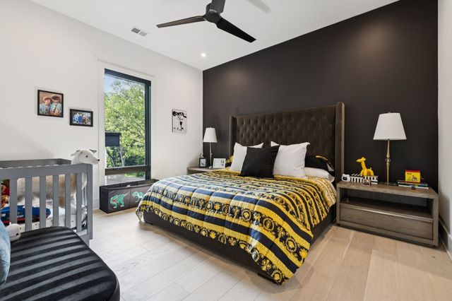 3916 Harding Pl, Nashville, TN 37215