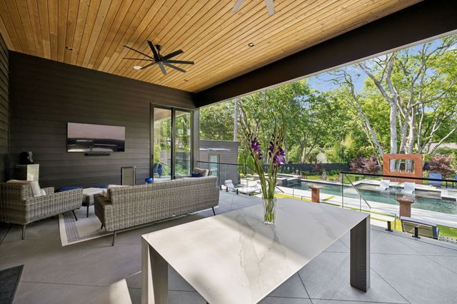 3916 Harding Pl, Nashville, TN 37215