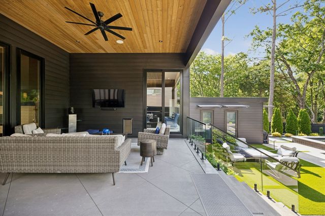 3916 Harding Pl, Nashville, TN 37215