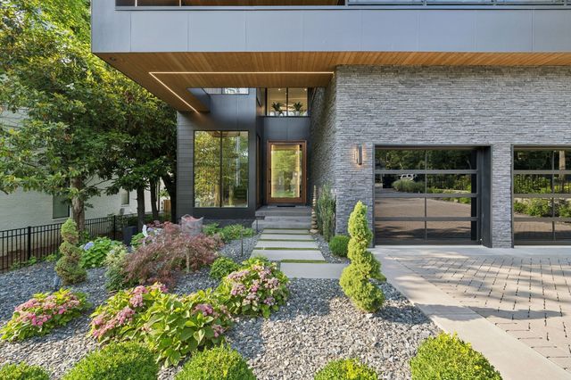 3916 Harding Pl, Nashville, TN 37215