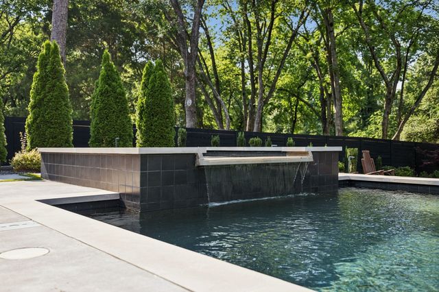 3916 Harding Pl, Nashville, TN 37215