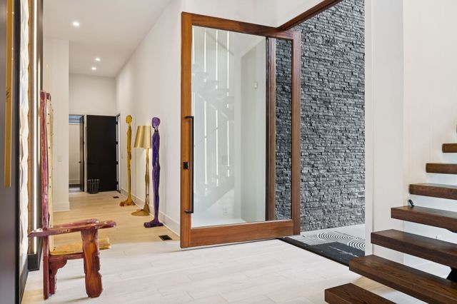 3916 Harding Pl, Nashville, TN 37215