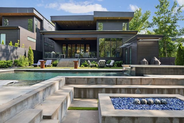 3916 Harding Pl, Nashville, TN 37215