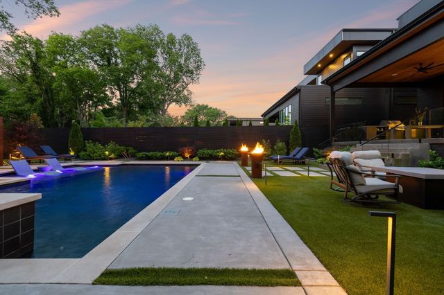 3916 Harding Pl, Nashville, TN 37215