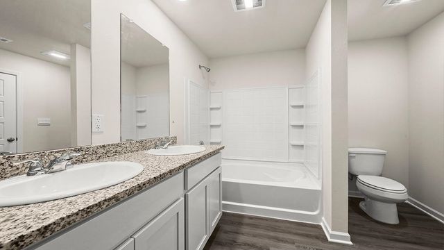 7954 ROYSTER CREEK DR E, Millington, TN 38053