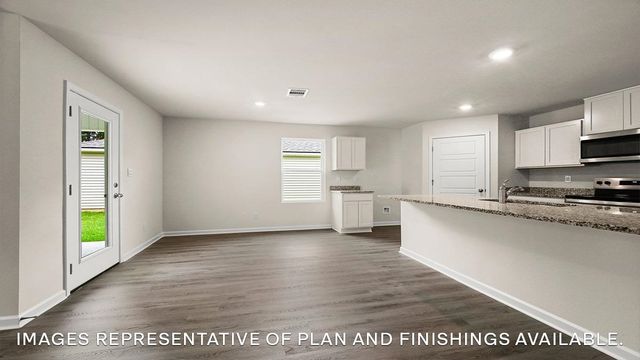 7954 ROYSTER CREEK DR E, Millington, TN 38053