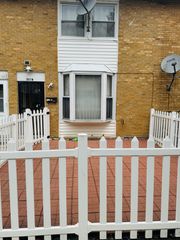 2017 Pine Street B, Des Plaines, IL 60018